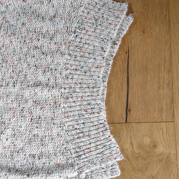 Women's knit multi color sweater. Size small - Picture 4 of 9